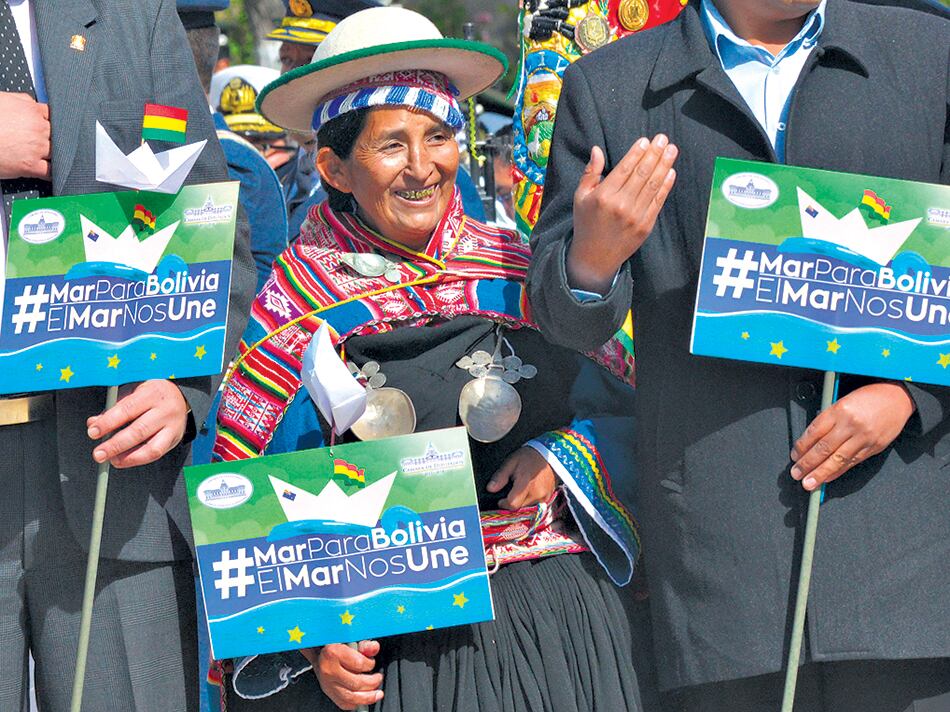 Una indígena aymara pide “Mar para Bolivia”, a 138 años de la batalla de Calama.