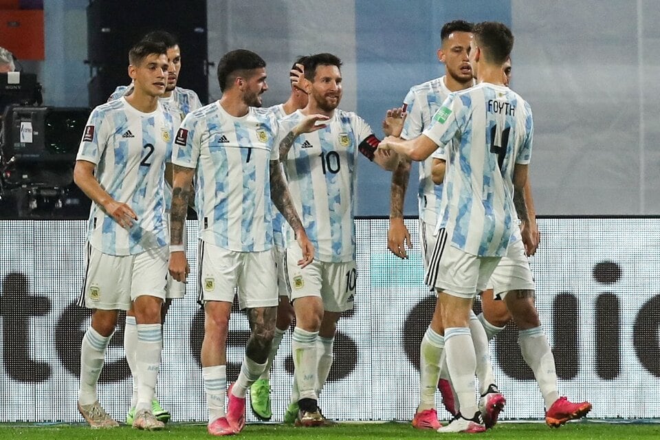 Con Messi como eje, la Selección vive su renovación entre accidentes, manejes y un contexto excepcional de pandemia.