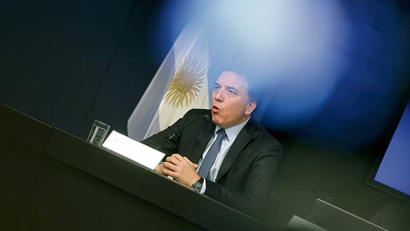 Hasta hace pocas semanas, Dujovne se vanagloriaba de “sobrecumplir” las metas. Pero ya no le sobra nada.