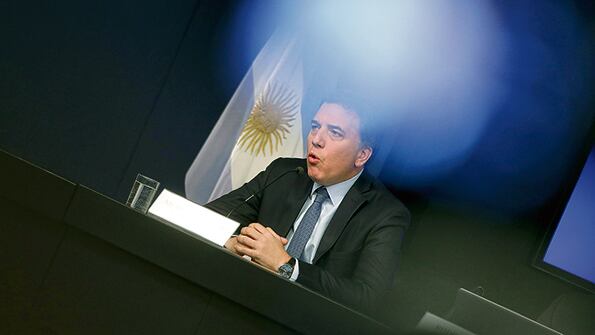 Hasta hace pocas semanas, Dujovne se vanagloriaba de “sobrecumplir” las metas. Pero ya no le sobra nada.