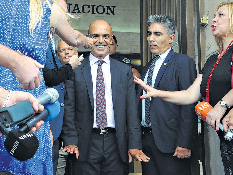 Gustavo Arribas dijo los depósitos eran por la venta de un inmueble, pero luego se desdijo.