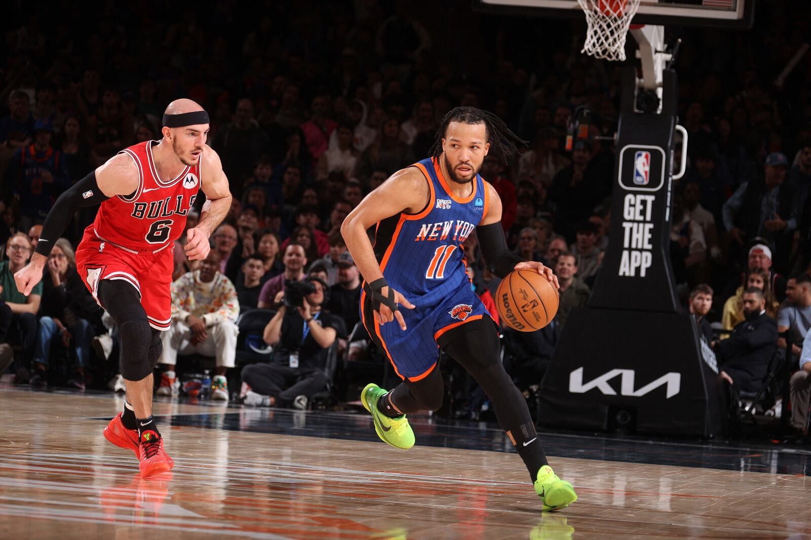 Brunson, de los Knicks, ante Caruso, de los Bulls.