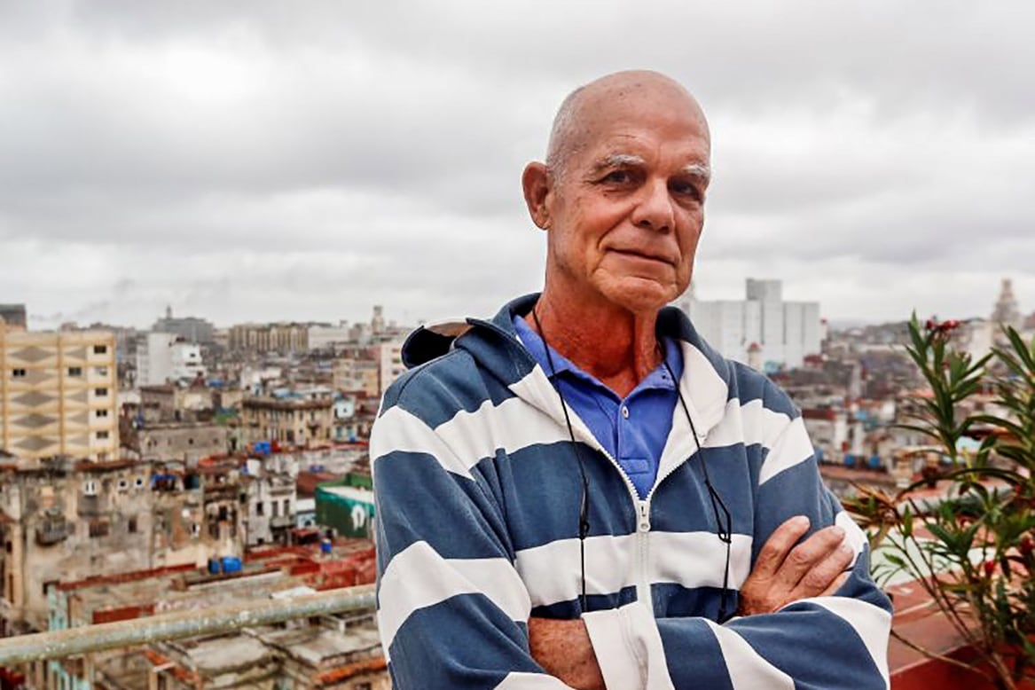 "Tengo un gran rechazo a los excesos lingüísticos", afirma Pedro Juan Gutiérrez.