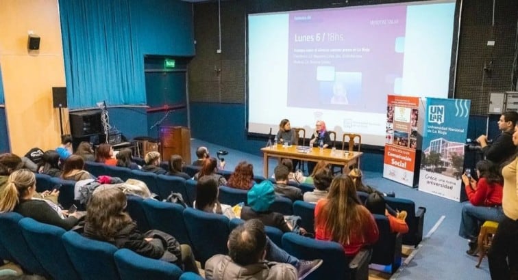 Manuela Calvo habló sobre la censura previa en la semana de la comunicación.