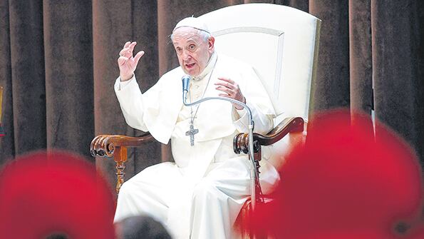 El papa Francisco habló en un discurso improvisado ayer en el Vaticano frente al Forma Familia.