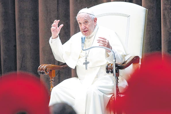 El papa Francisco habló en un discurso improvisado ayer en el Vaticano frente al Forma Familia.