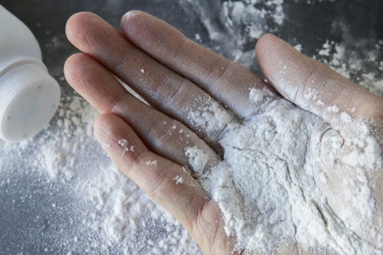 Por demandas sobre desarrollo del cáncer, Johnson & Johnson retirará de sus catálogos los polvos de talco para bebé. (Télam)