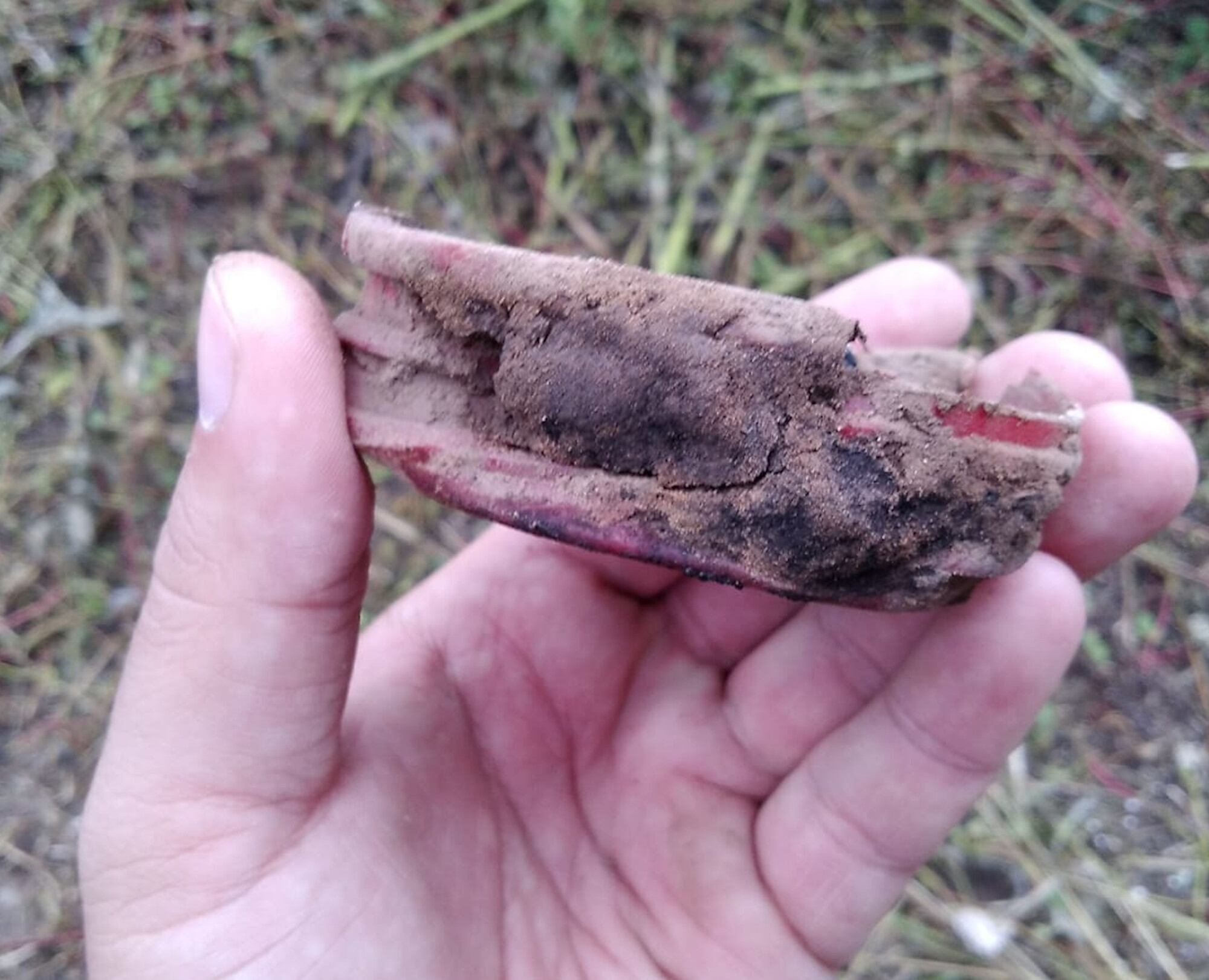 Fragmento de explosivo detonado por Gendarmería Nacional en abril 