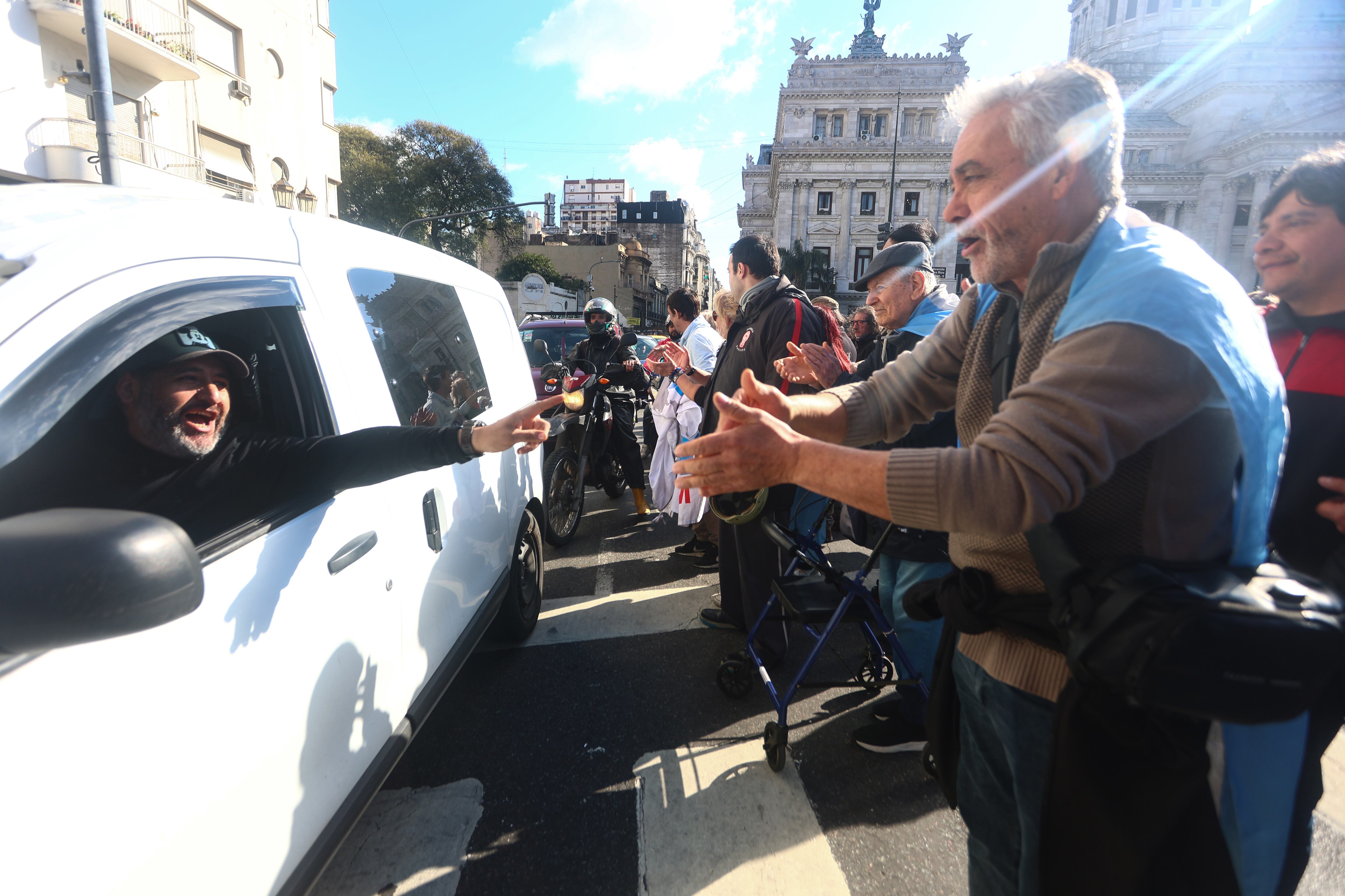 El colectivo de personas con discapacidad y sus familiares festejaron la oposición en Diputados al veto presidencial que impidió la sanción de la ley de emergencia del sector