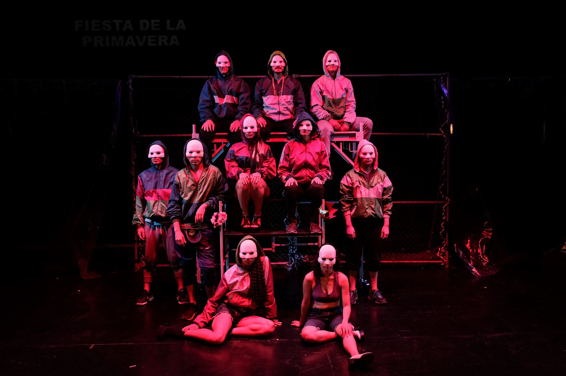 Bailan las almas en llantas transcurre entre marginalidad, amistad, cocinas de paco, cumbia y freestyle. 