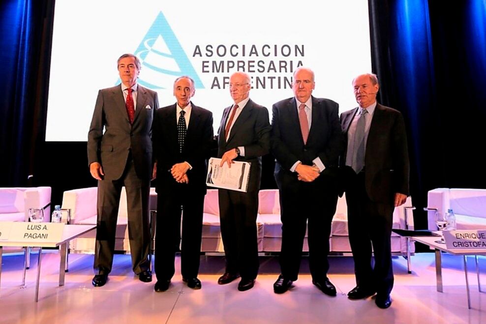 La Asociación Empresarial Argentina (AEA) es una de las instituciones patronales que reclama con insistencia una reforma laboral sin considerar que primero se requiere una de su propio sector.