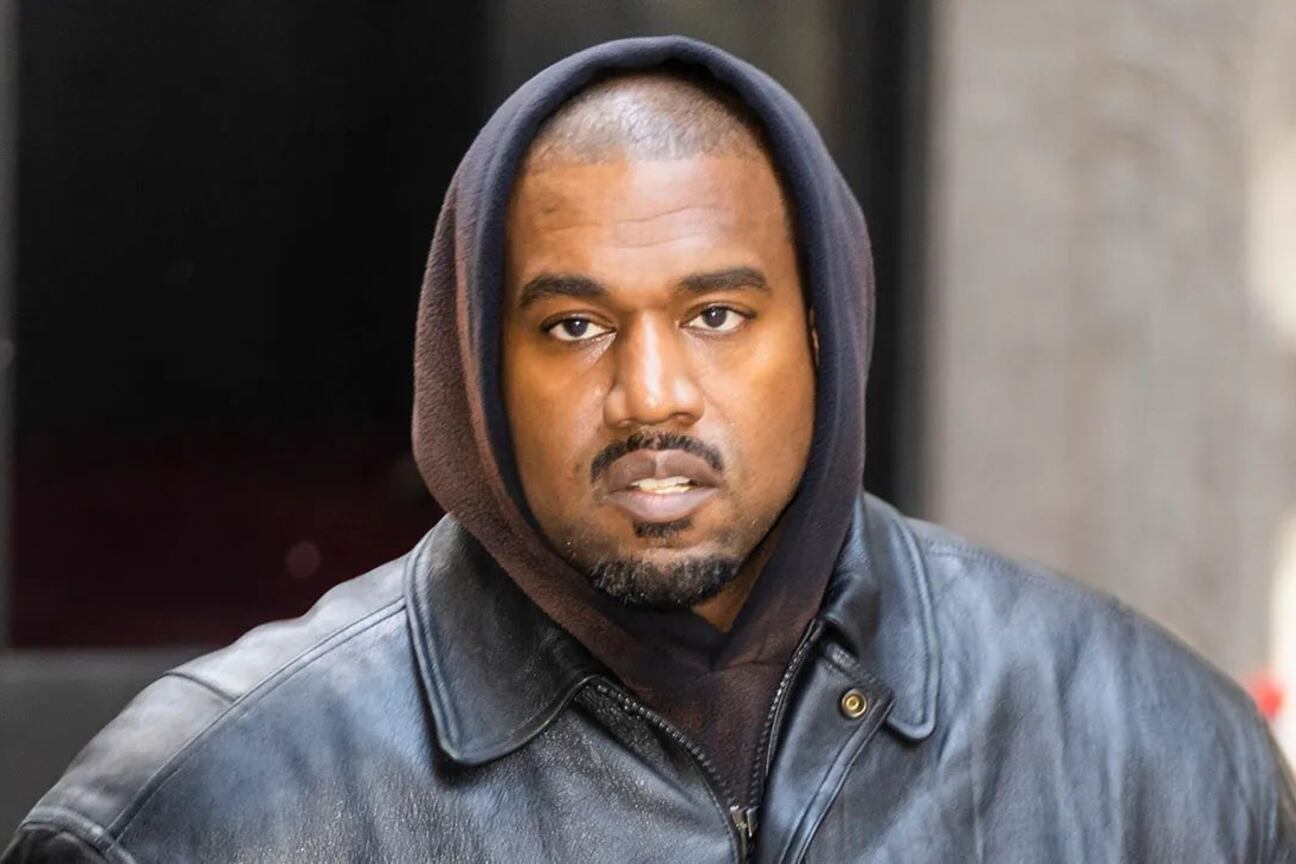 El pasado 2 de abril, otro exempleado de West lo demandó
