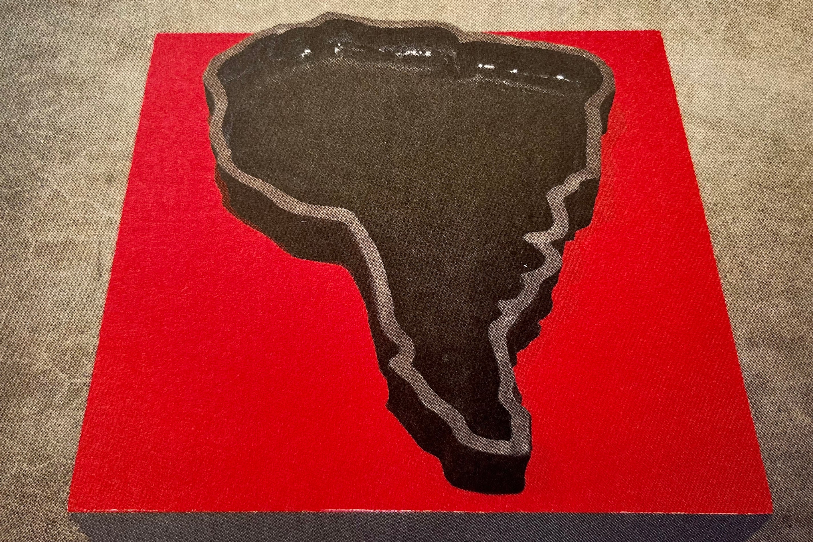 "América bajo el agua", 2018, de E.Ramírez. Terracota y agua.