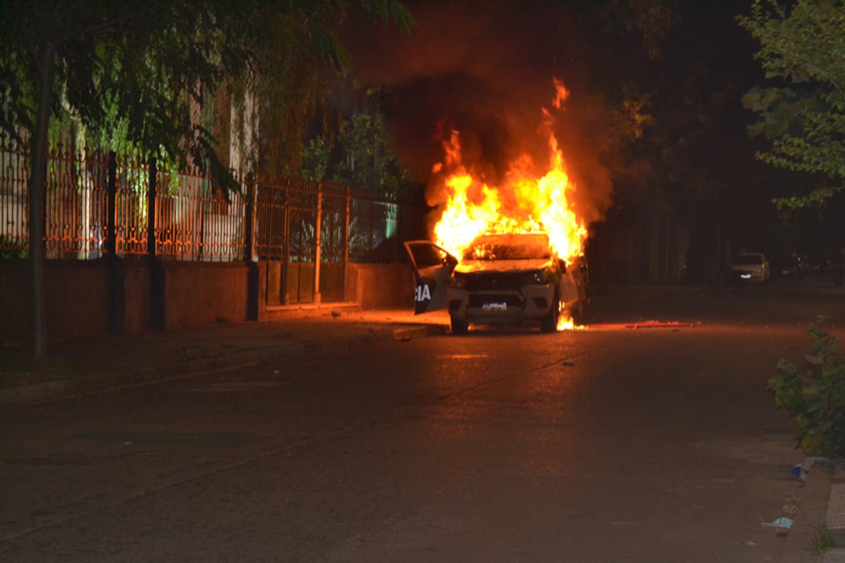 Los incidentes del lunes por la noche, contra la desidia policial, derivaron en la intervención de la comisaría de Rojas,