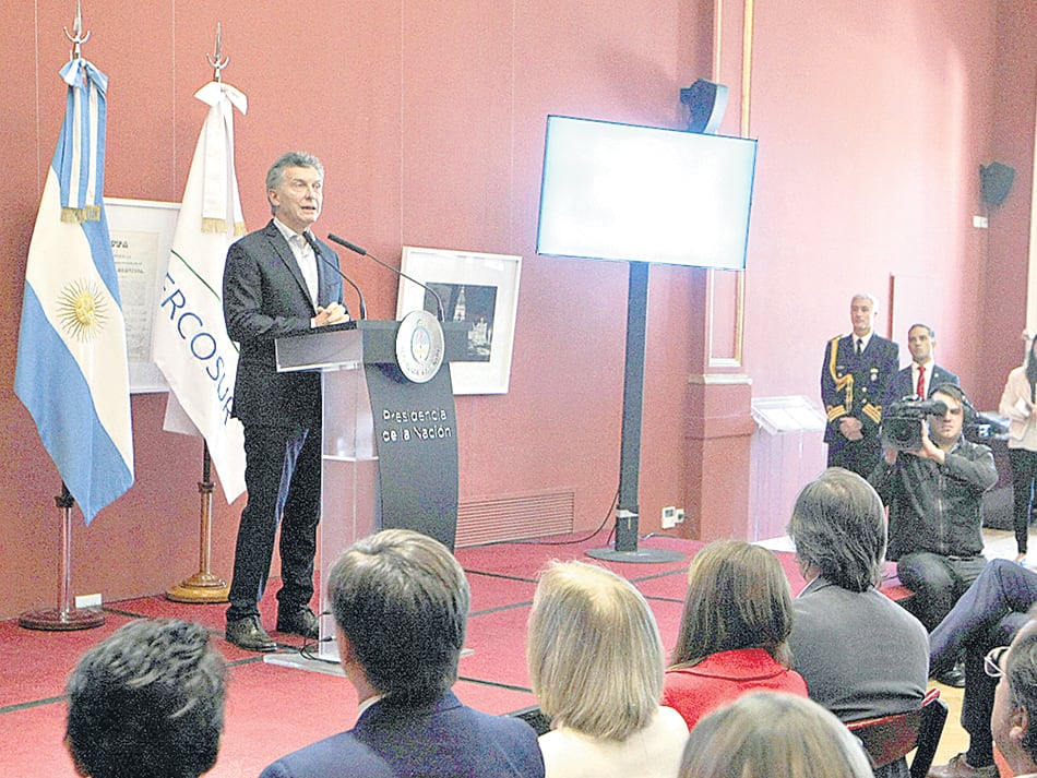 Mauricio Macri prometió que el Gobierno les dará las herramientas “a nuestros queridos docentes”.