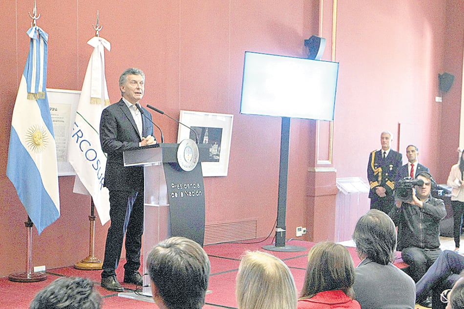 Mauricio Macri prometió que el Gobierno les dará las herramientas “a nuestros queridos docentes”.