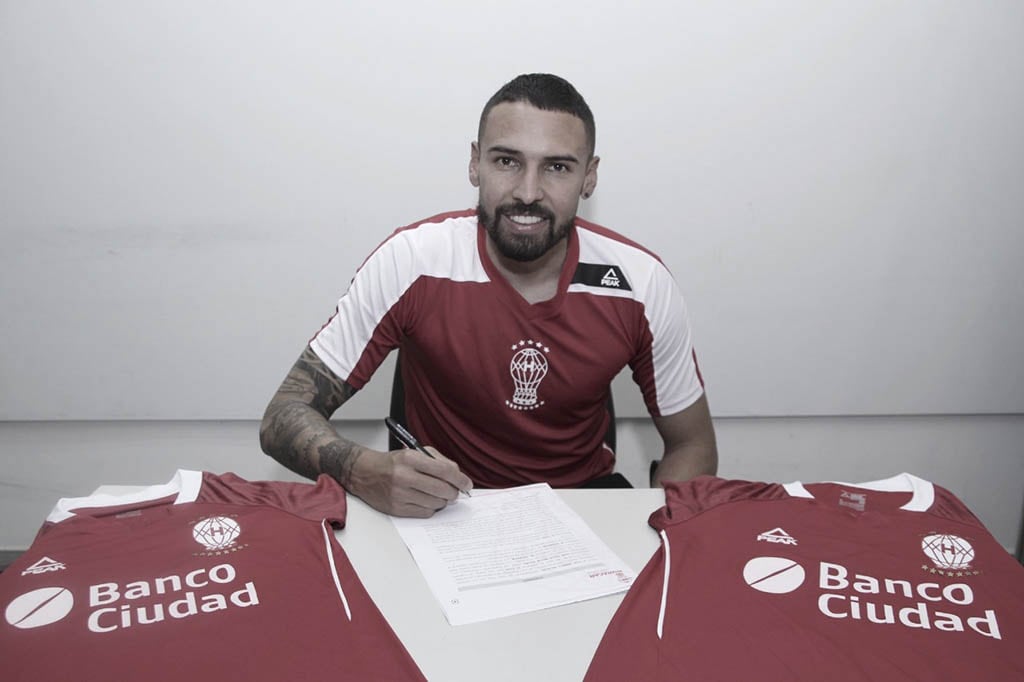 El defensor colombiano José Moya.