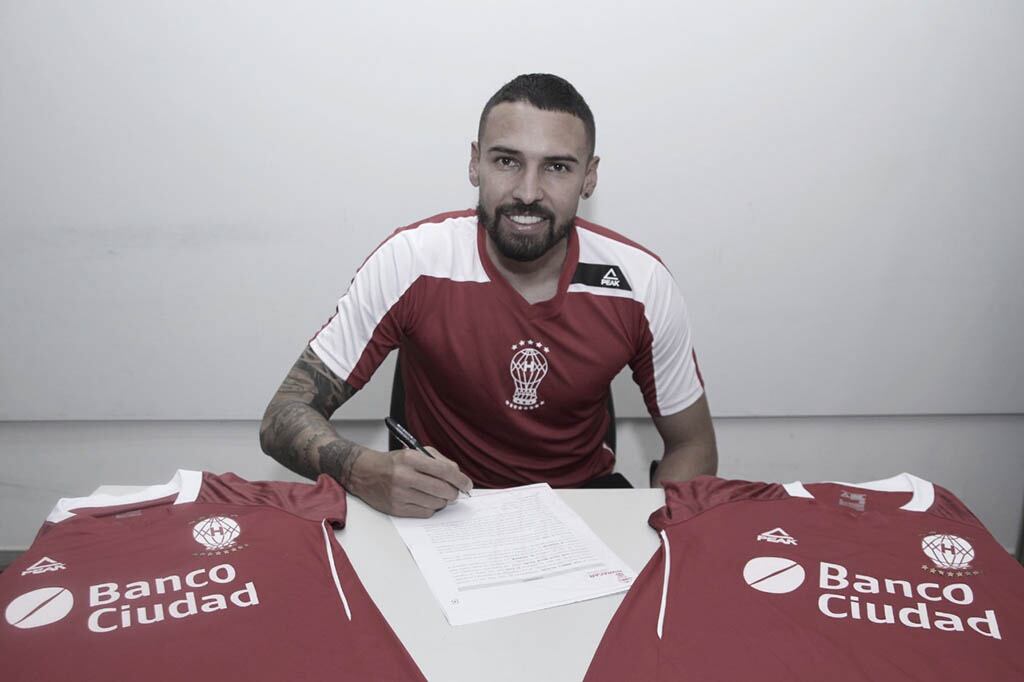 El defensor colombiano José Moya.