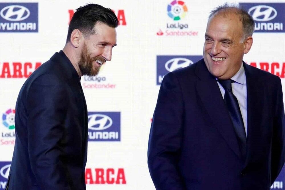Otros tiempos, cuando Messi y Tebas compartían un acto protocolar de la Liga española