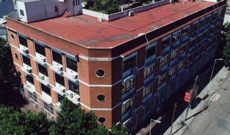 El dueño del inmueble acusa la falta de pago de 40 mil dólares mensuales.