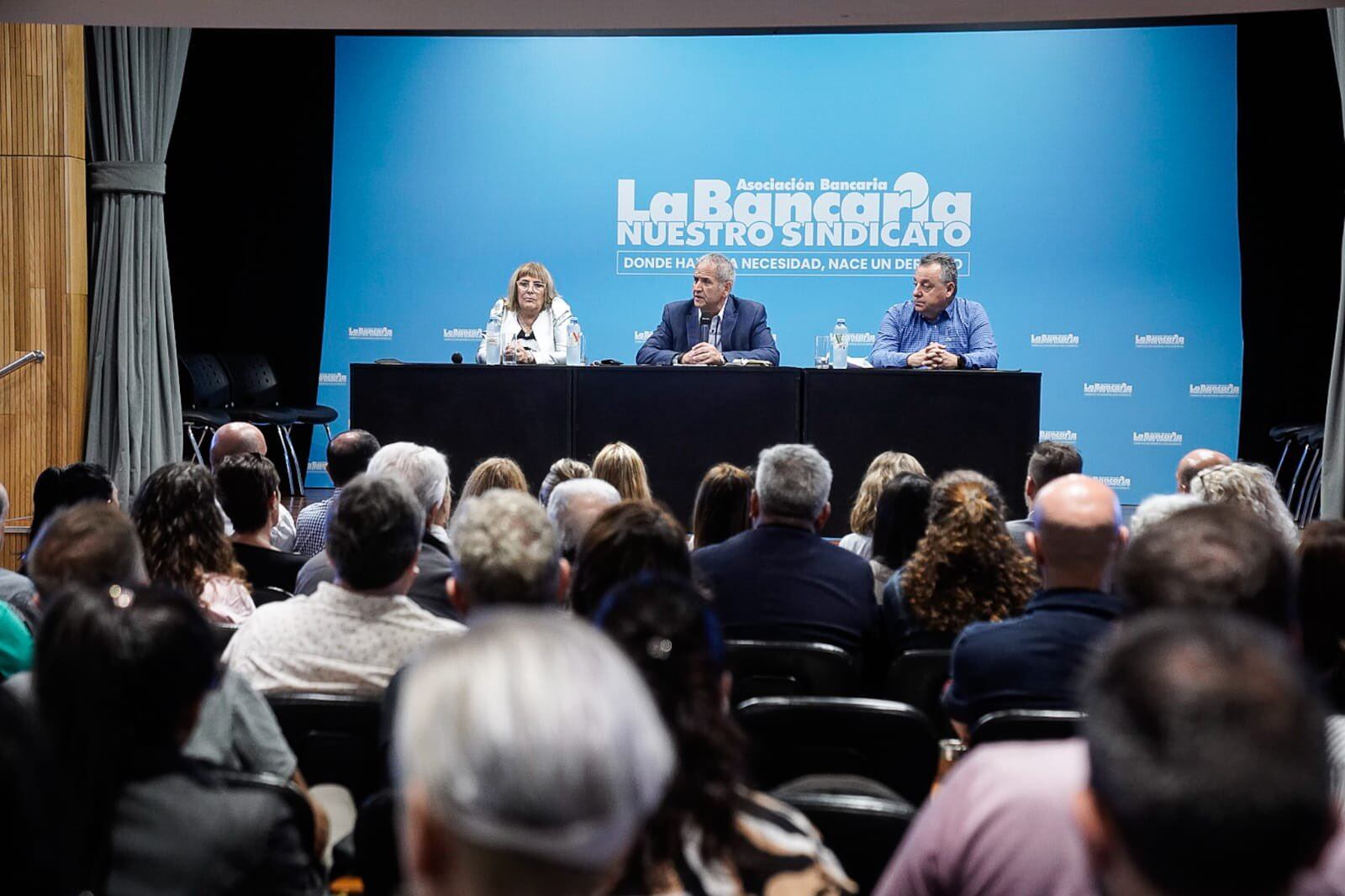 El salario inicial de un trabajador bancario, incluyendo participación por Ganancias, superará los $1.600.000.