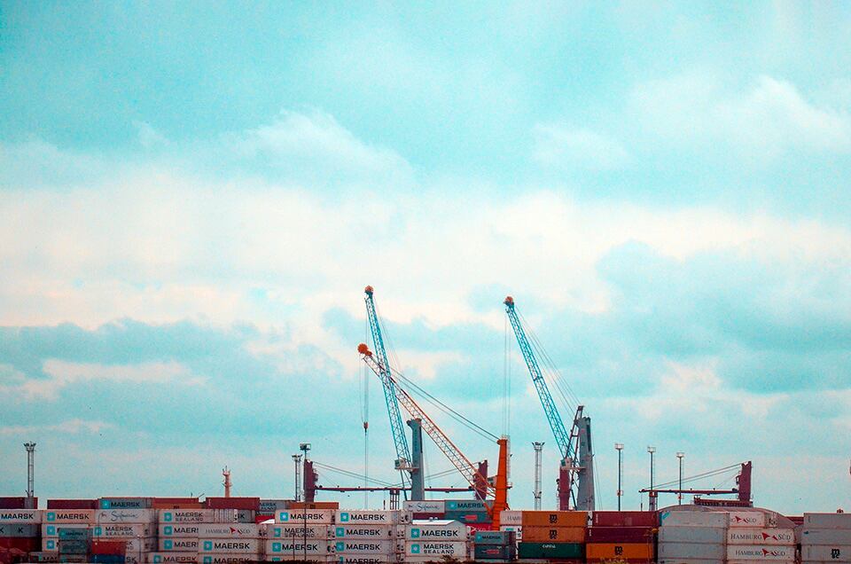 La reconversión del puerto local en términos de “clúster”.