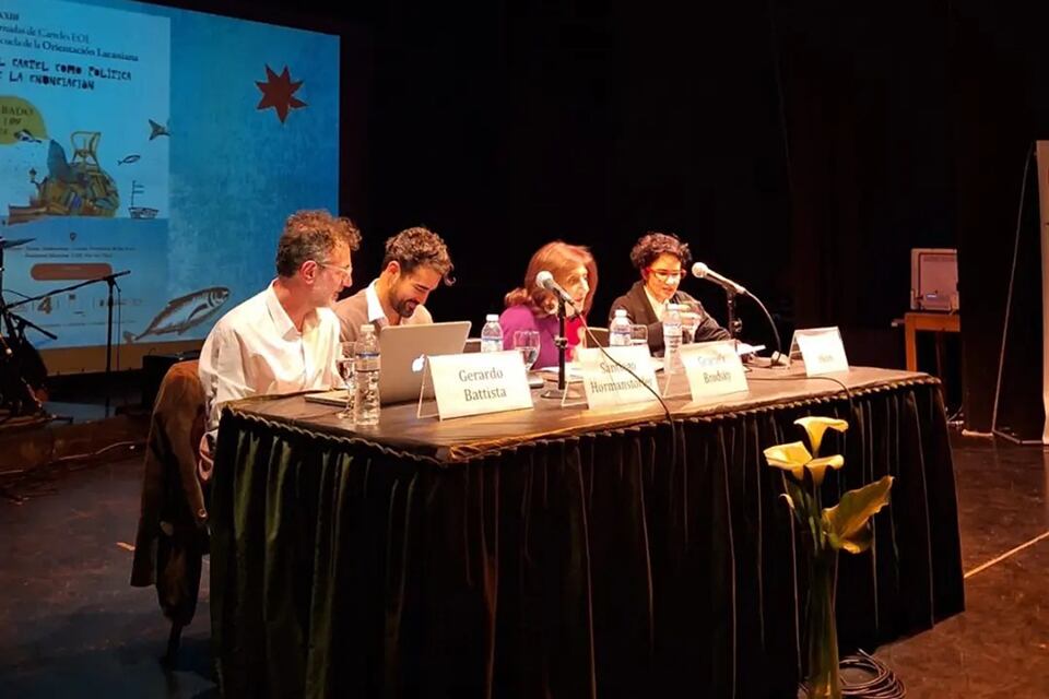 Los expositores de la EOL en el Teatro Payró.