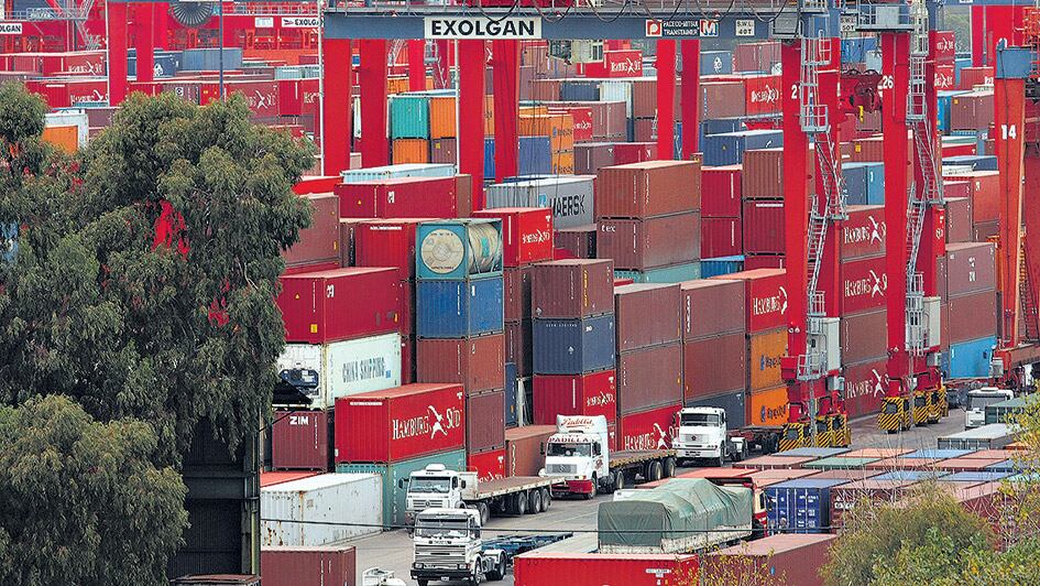 Mientras las compras llegan a niveles record, las exportaciones son las más bajas en 25 años.