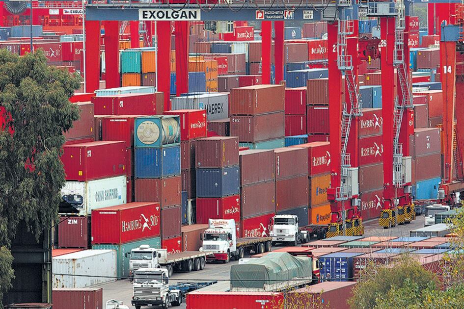 Mientras las compras llegan a niveles record, las exportaciones son las más bajas en 25 años.