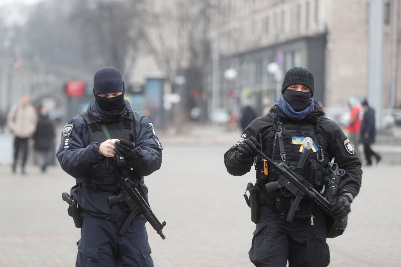 Loa aviones llegan llenos a Kiev y sus calles transmiten cotidianidad.