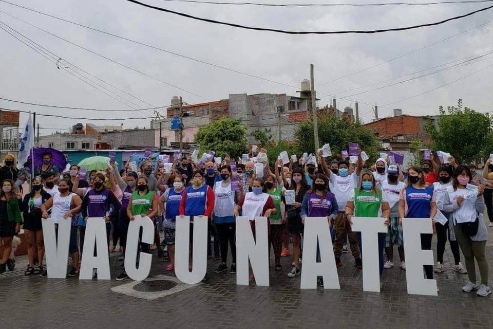 Movimientos sociales promueven la vacunación en barrios del AMBA