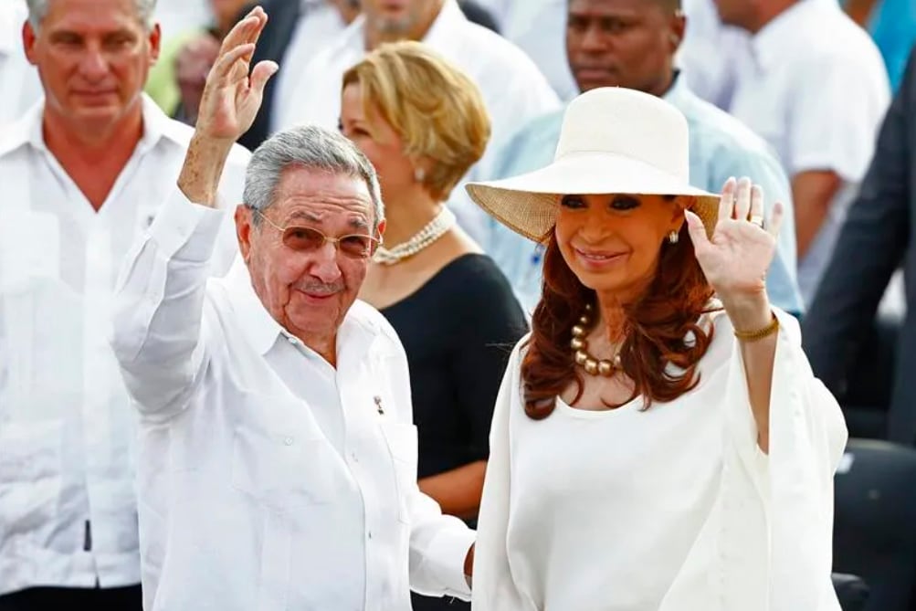 Raúl Castro condenó "el vil atentado" contra Cristina Kirchner.