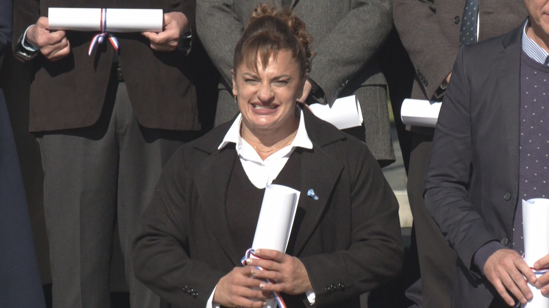 Oliveras aún lucha por su vida después de sufrir un ACV.