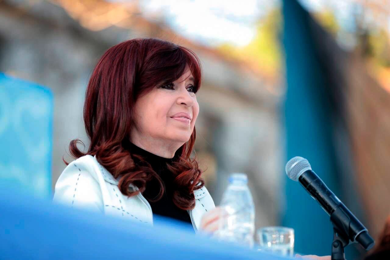 CFK usó Twitter para coincidir con la carta del arzobispo de La Plata.