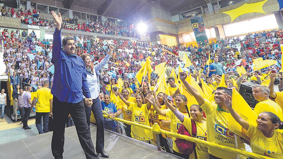 Maduro ya presentó su candidatura a la reelección, falta saber si la oposición se presenta.