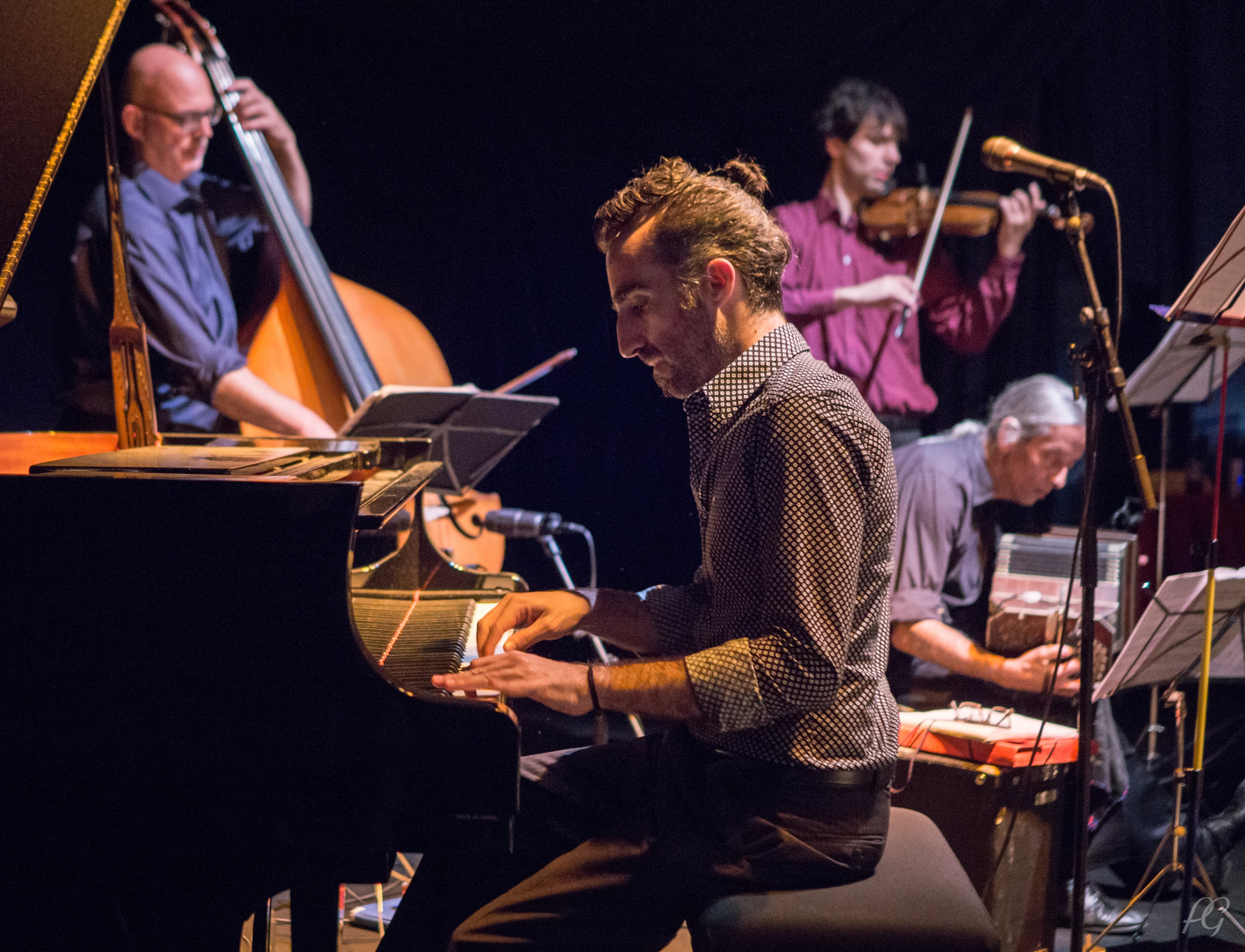 Helou vive con un pie en Europa y otro en la Argentina.