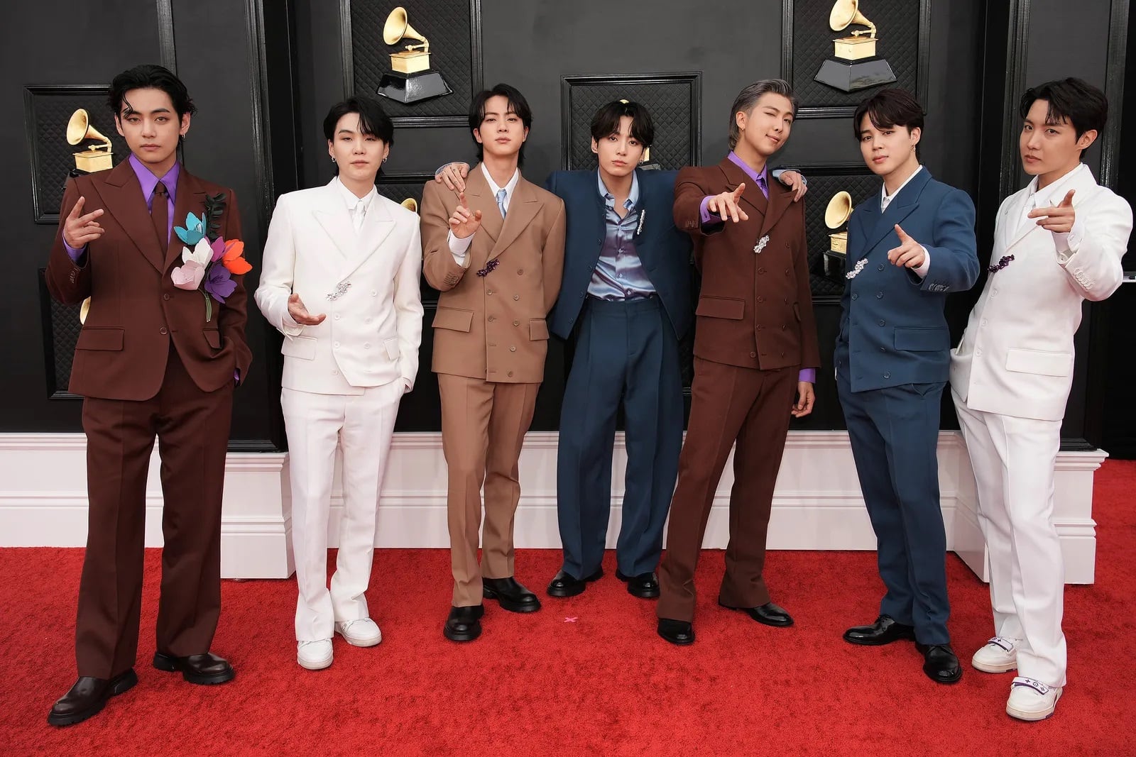 Otros tres integrantes de BTS ya se encuentran realizando sus prestaciones obligatorias 