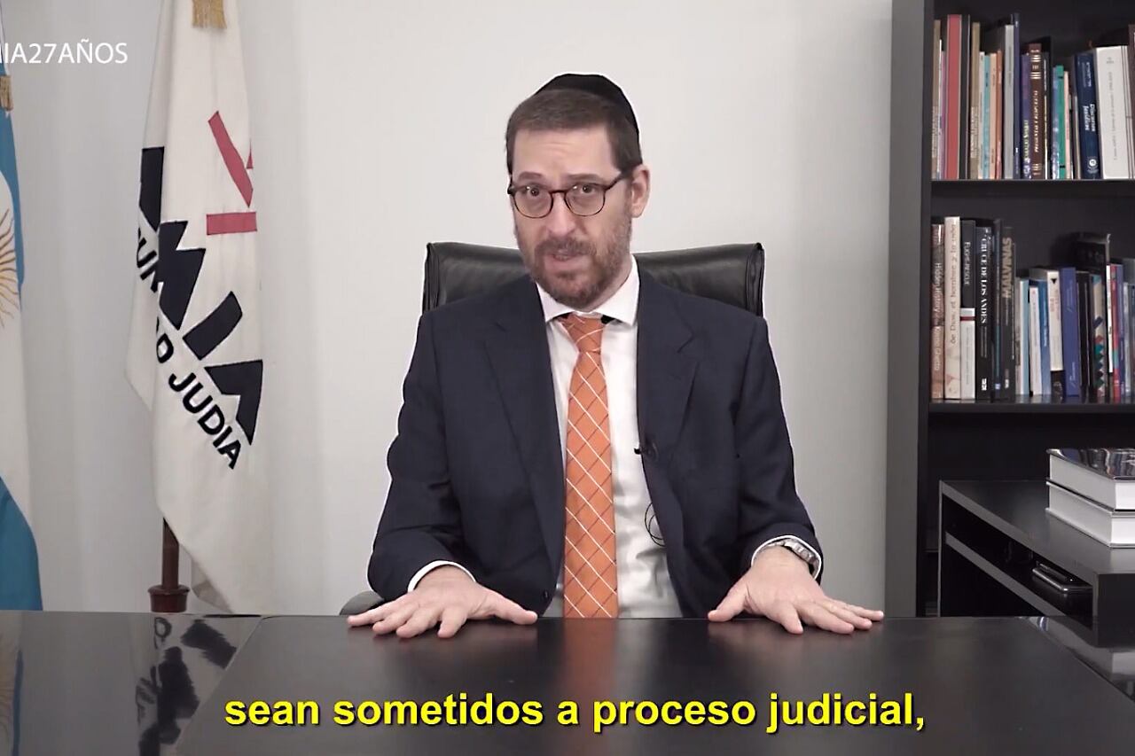 Ariel Eichbaum, presidente de la AMIA y centro del acto por los 27 años del atentado.