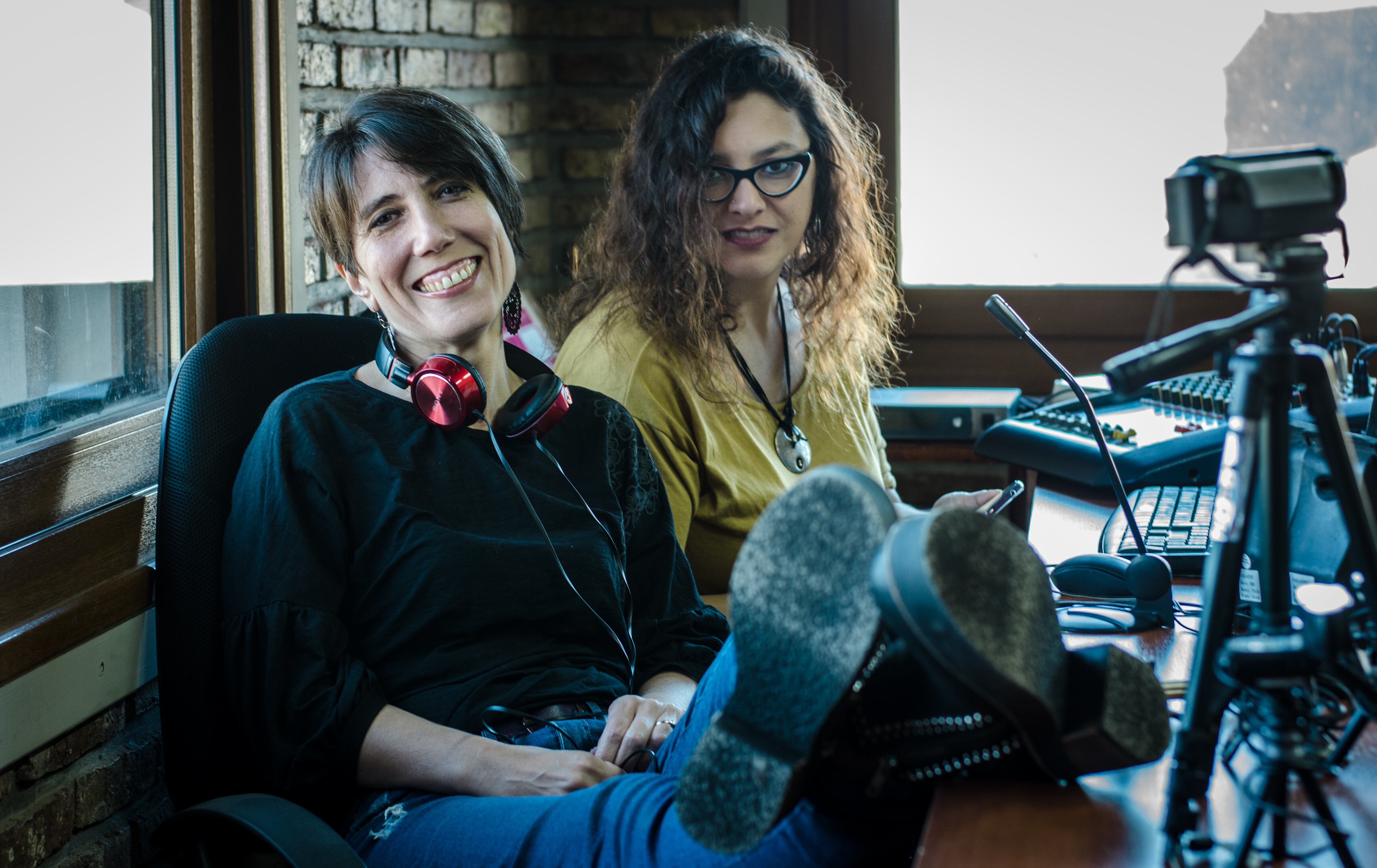 Loreley Flores y Ale Buttiche cumplen el sueño de hacer una radio como desean el mundo