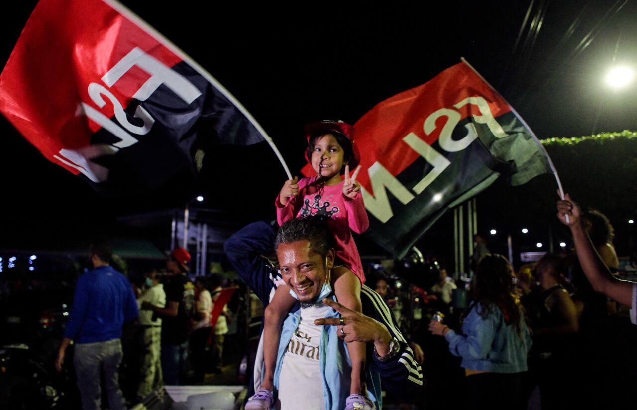Festejo de los seguidores de Ortega, en Nicaragua, tras la elección del domingo.