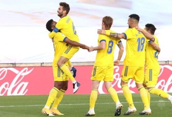 El festejo de uno de los batacazos futbolísticos del fin de semana.