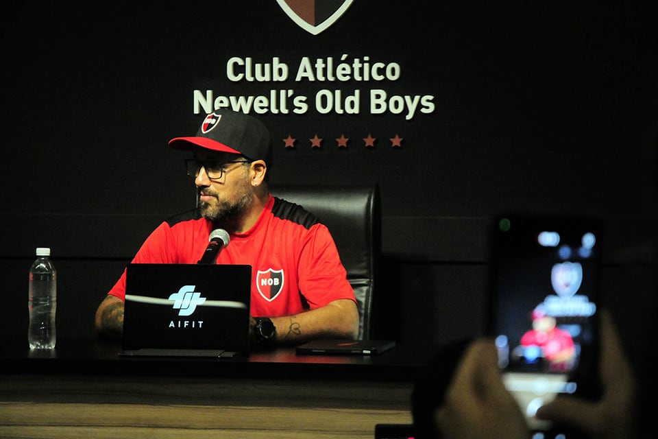 Fabbiani aseguró que viene a "cumplir un sueño" al dirigir a Newell's.