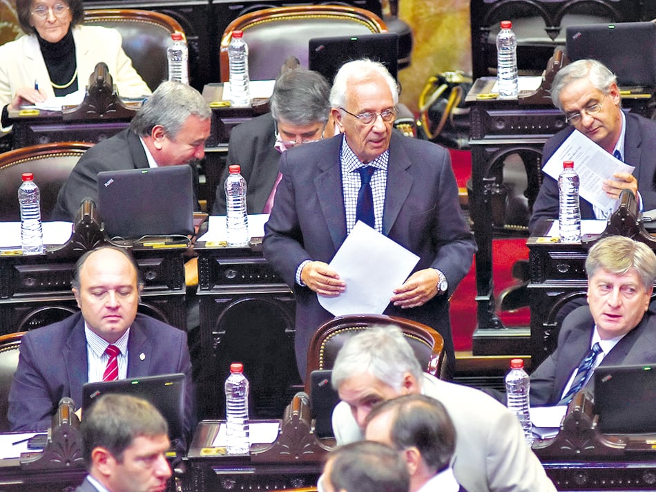 El Ejecutivo condiciona “el envío de fondos al ajuste y los despidos”, dijo Héctor Recalde.