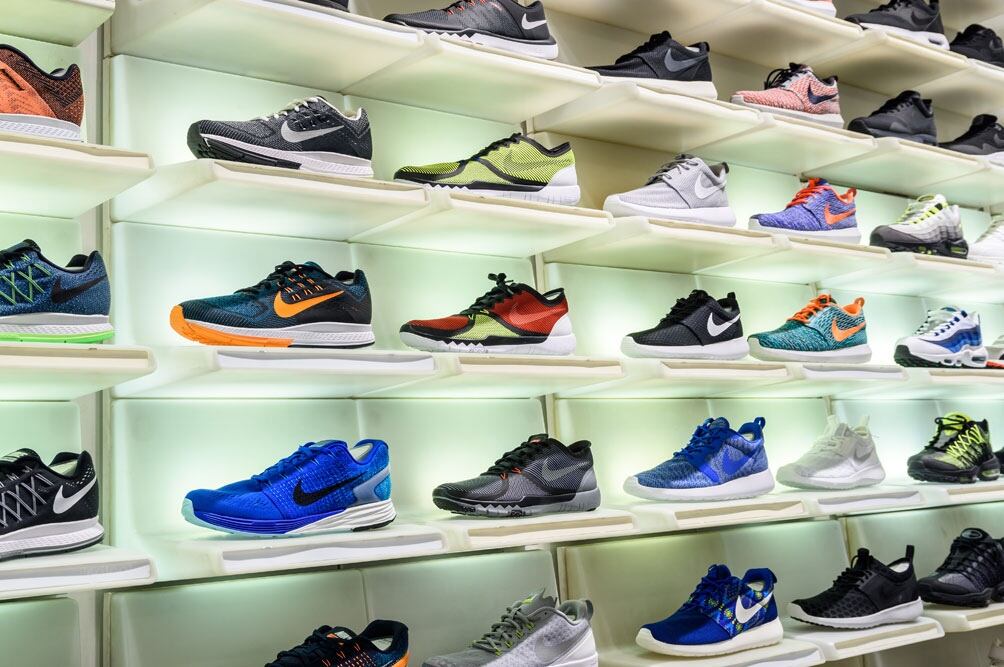 Acuerdo para rebajar precios de zapatillas un 20%.