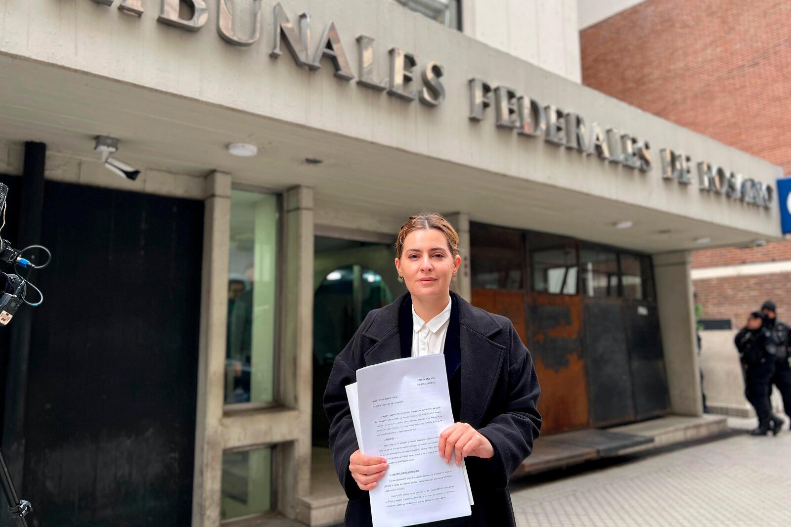 La diputada Lionella Cattalini con la denuncia que presentó ayer