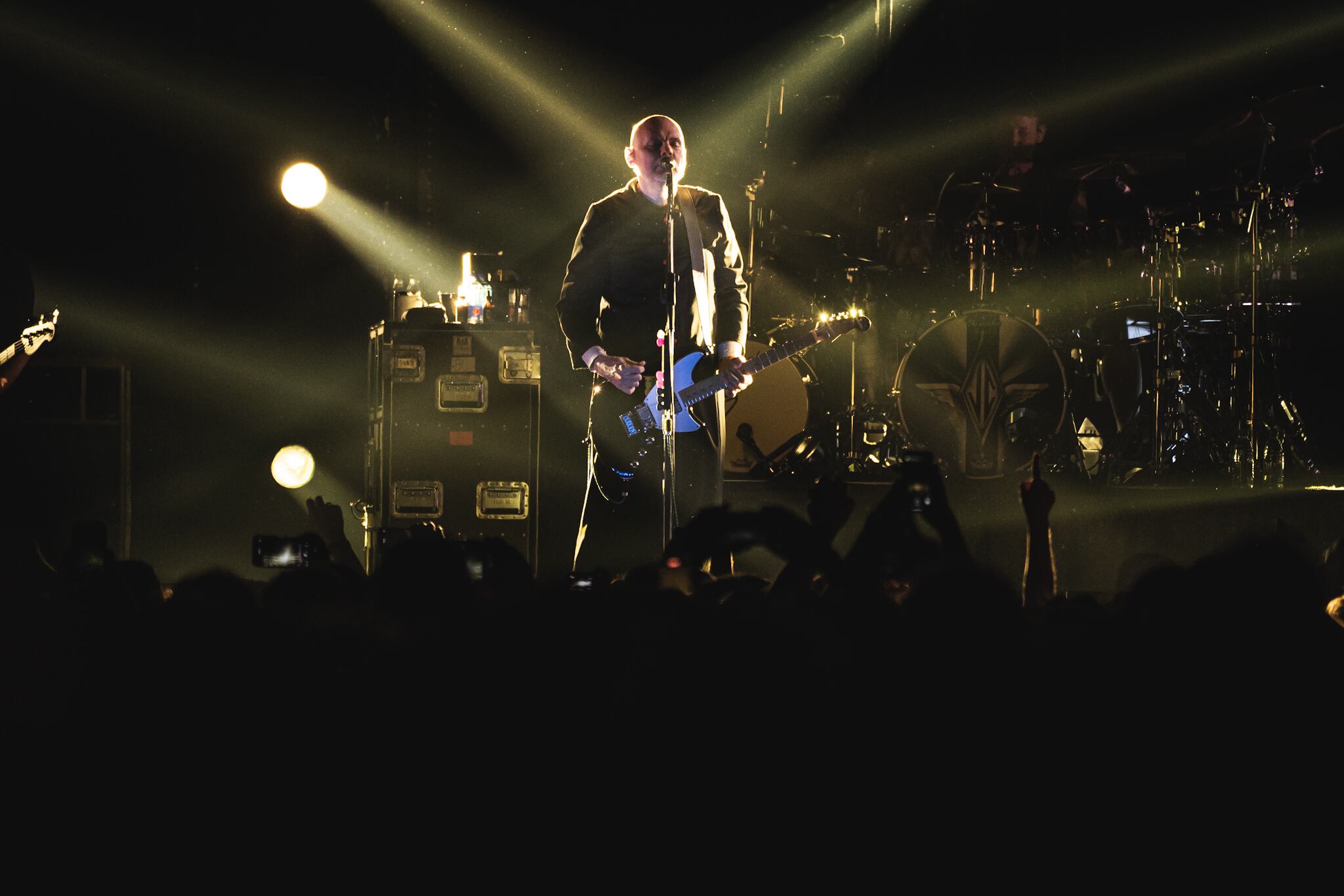 Billy Corgan abandonó la beligerancia verbal, pero no la sonora