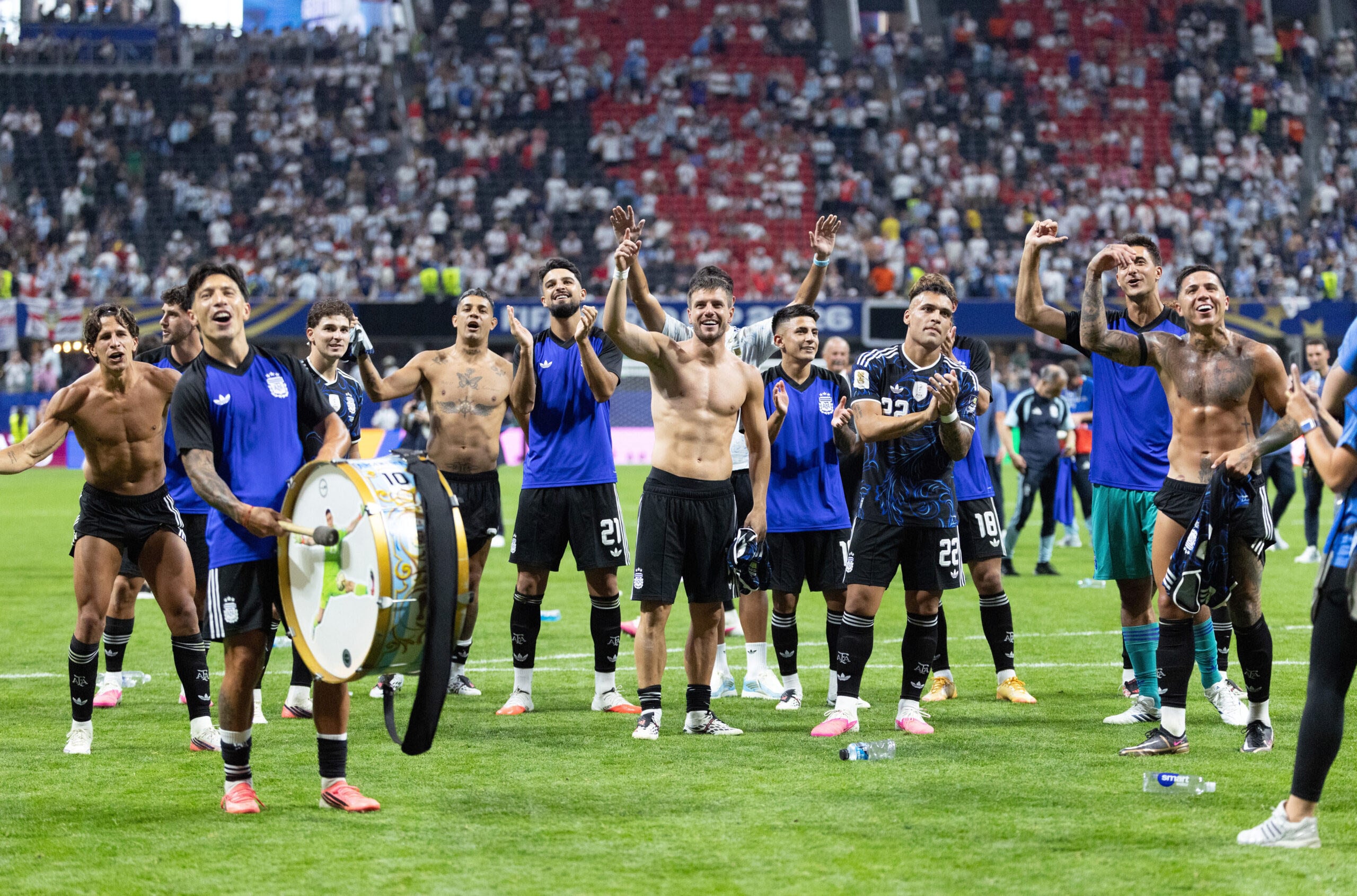 NOTICIAS ARGENTINAS ATLANTA EEUU JULIO 15: Argentina vencio a Inglaterra 2 a 1 y se clasifico finalista de la Copa Mundial 2026
