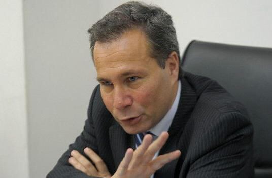 La denuncia original de Nisman había sido cerrada por el juez Rafecas y luego reabierta por Bonadio en un expediente mellizo  convalidado por los camaristas que frecuentaban a Macri.