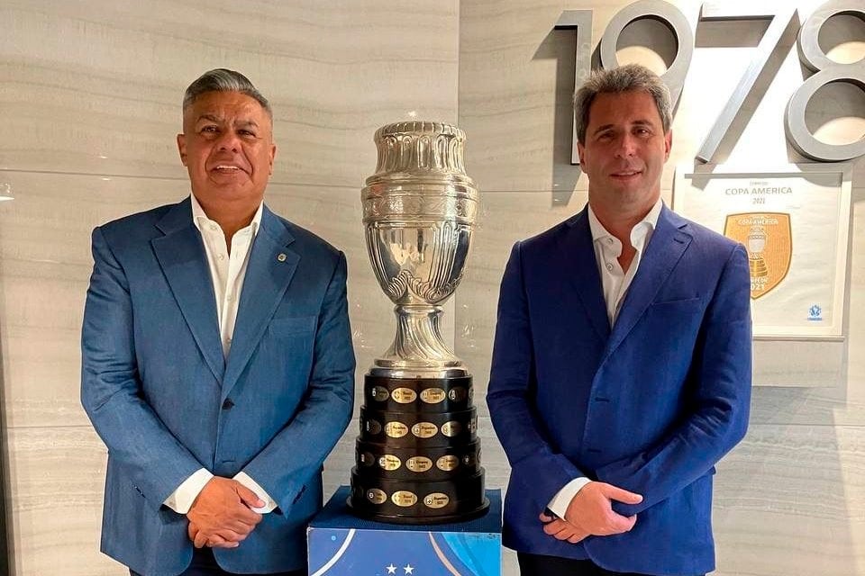 El gobernador Sergio Uñac junto al presidente de la AFA Claudio Tapia