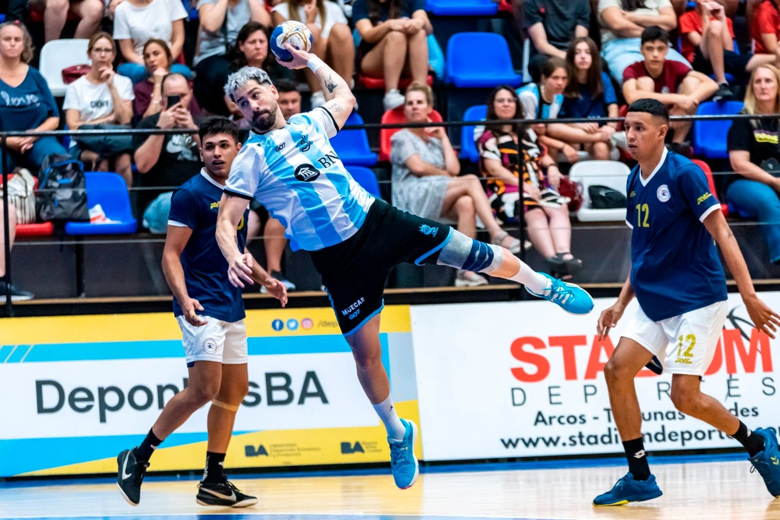 Fede Pizarro mete el latigazo ante Paraguay, partido que aseguró el pasaje mundialista.
